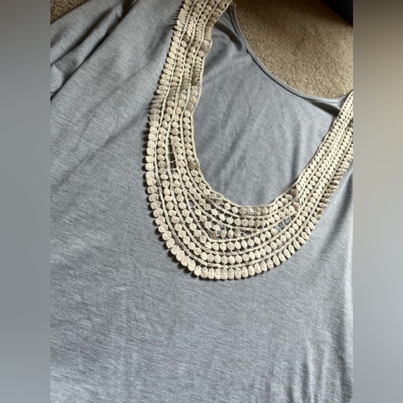 Long sleeve gray open back Top - Ladies Women’s Size Medium m Crochet Design - Picture 3 of 8